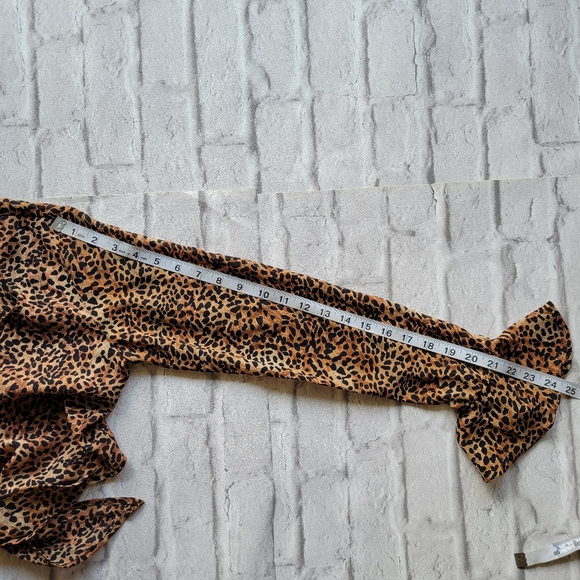 Jonathan Martin leopard print crop top with bell sleeves Size medium/ large - Picture 2 of 9
